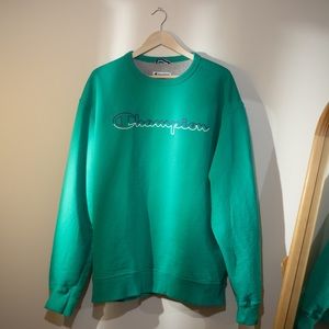 Champion Logo Crewneck in Green. Size XL.